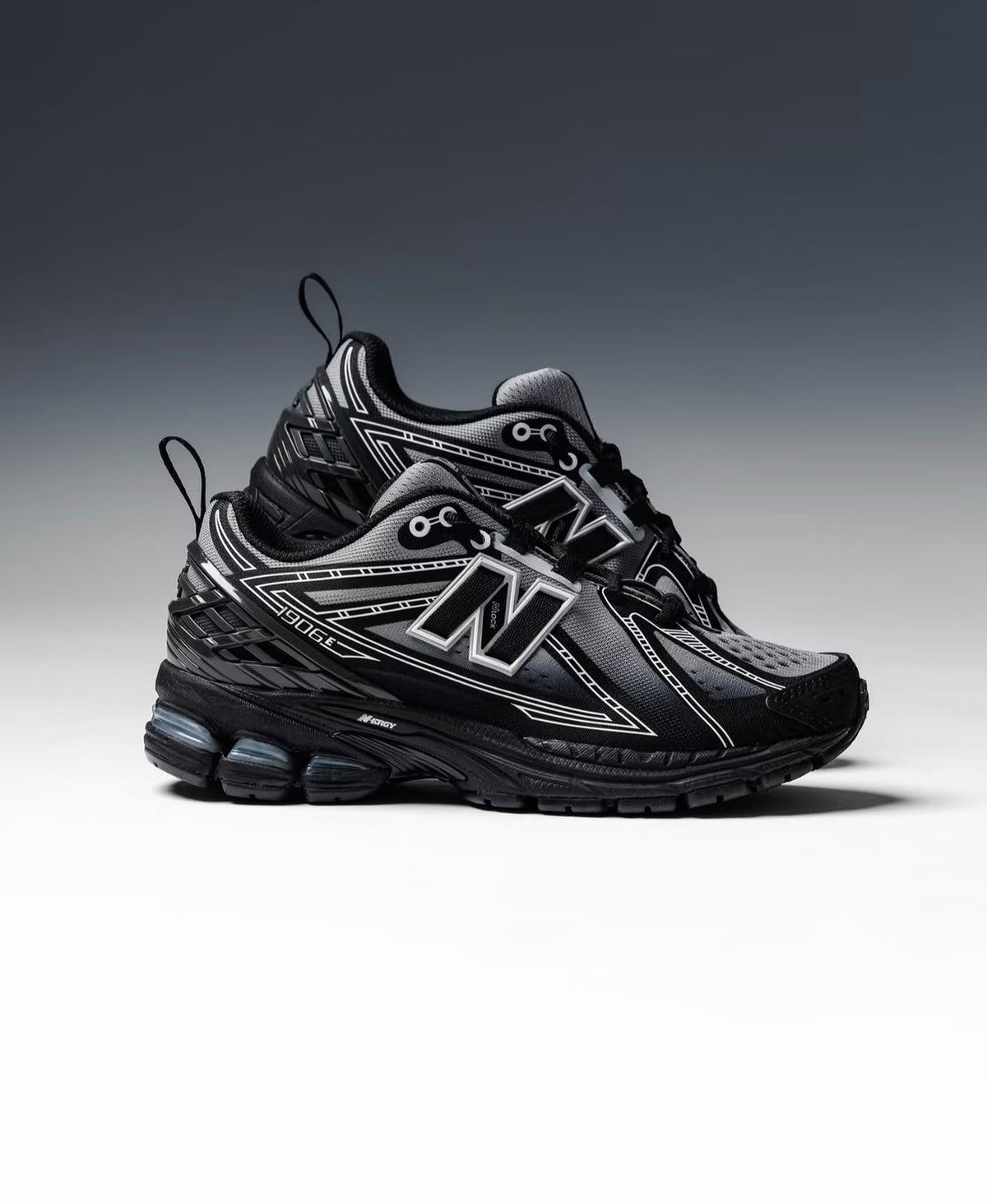 NEW BALANCE 1960E BLACK AND SILVER COLOURWAY