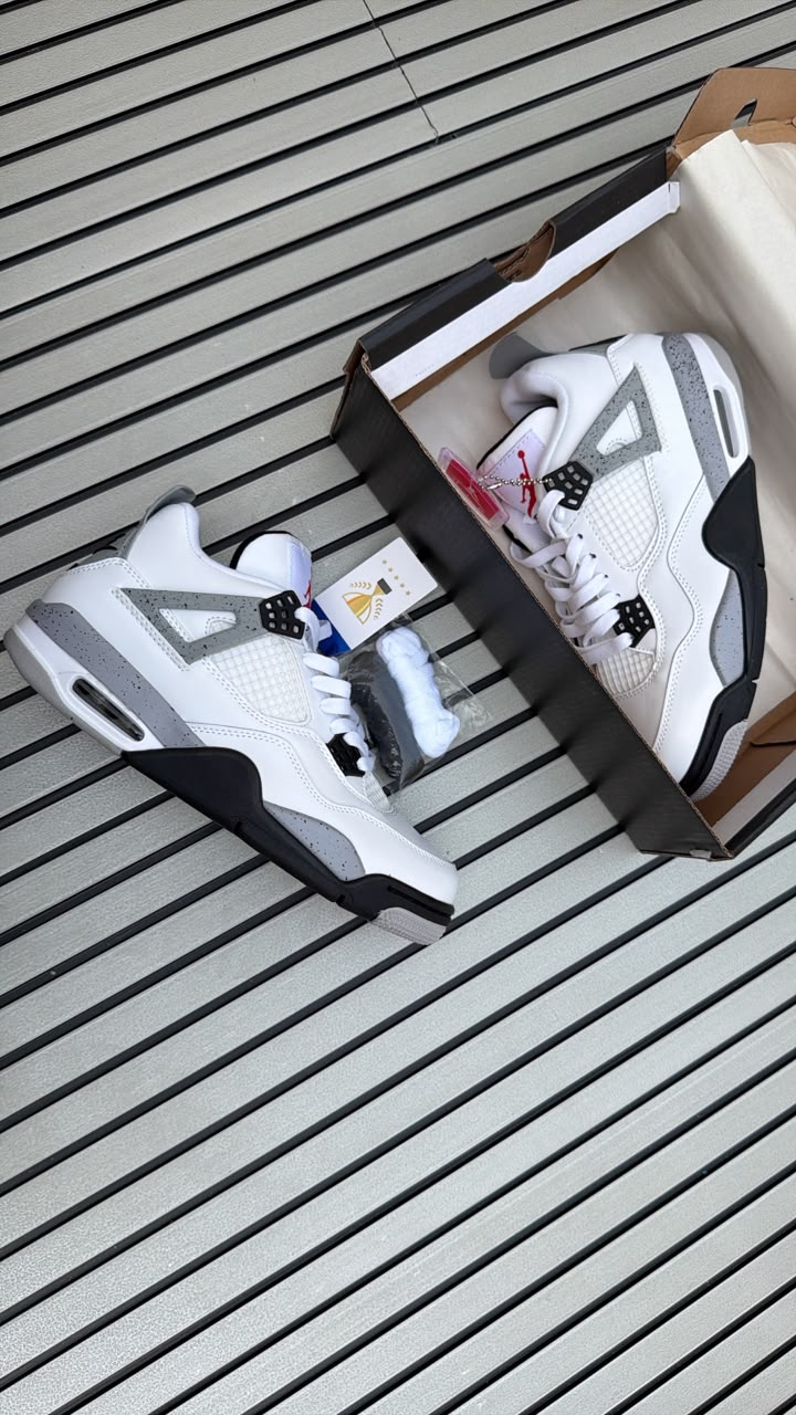 AIR JORDANS RETRO 4