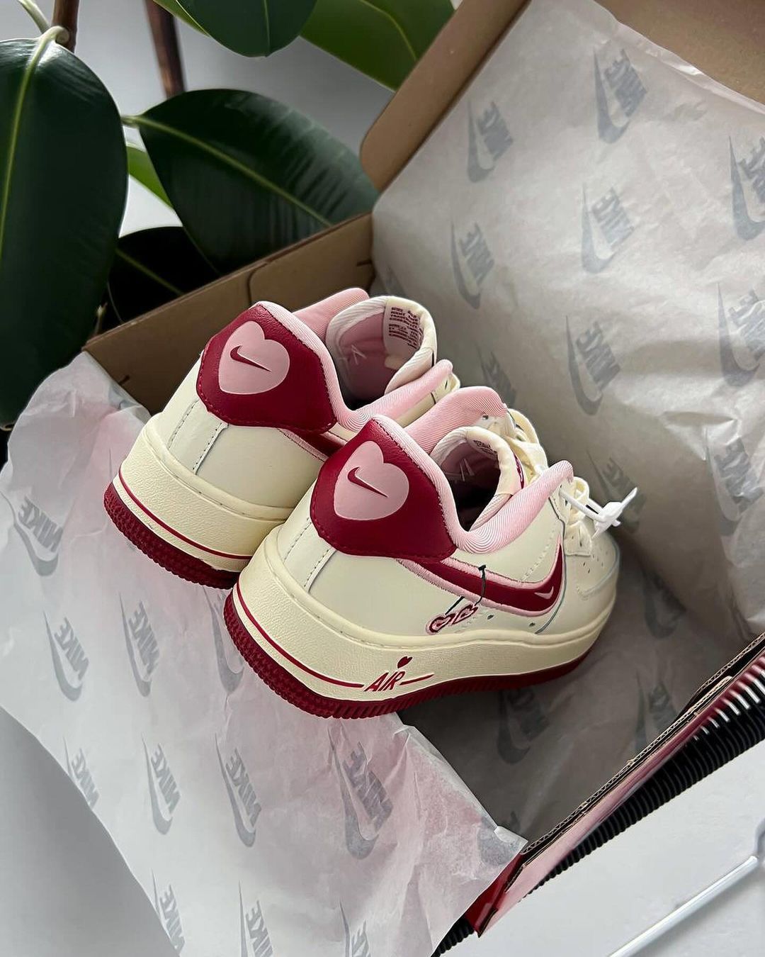 NIKE AIRFORCE ONE VALENTINE