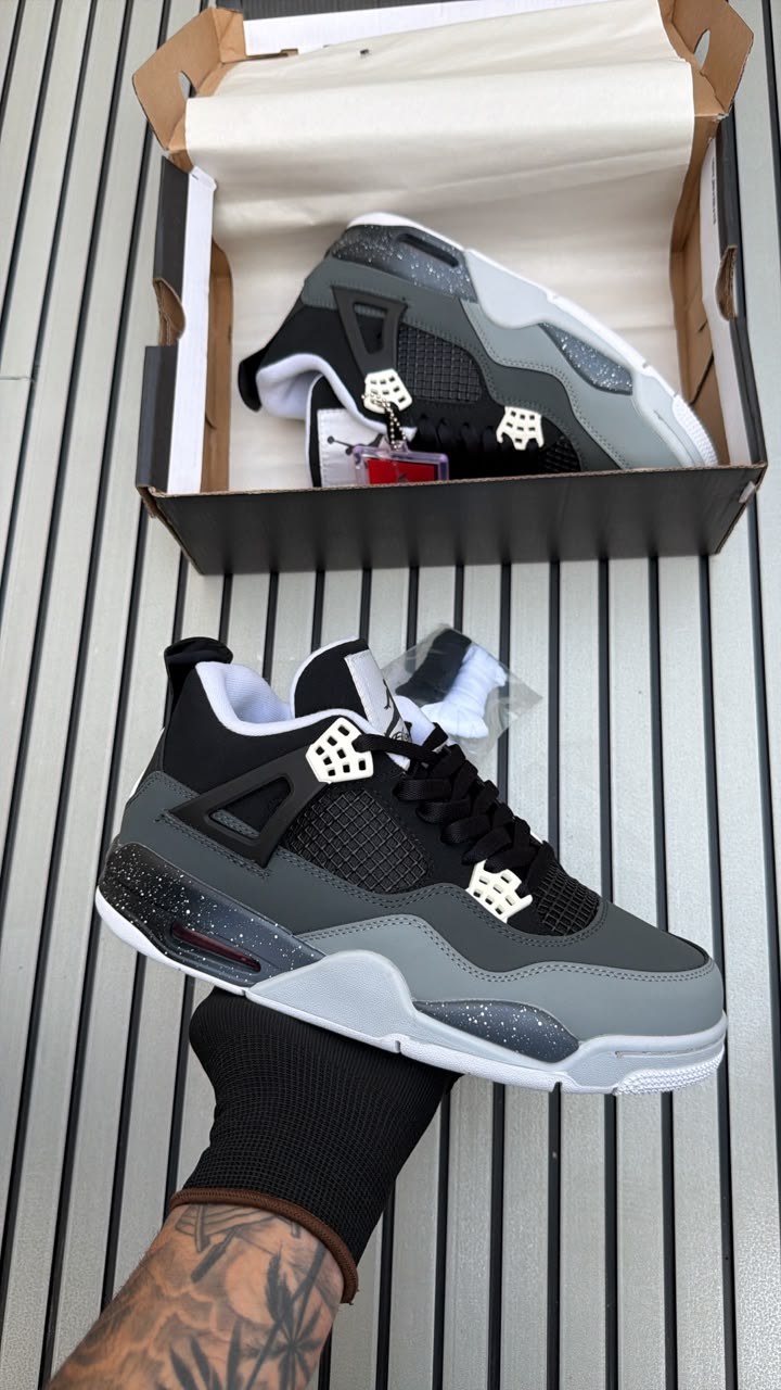 AIR JORDANS RETRO 4