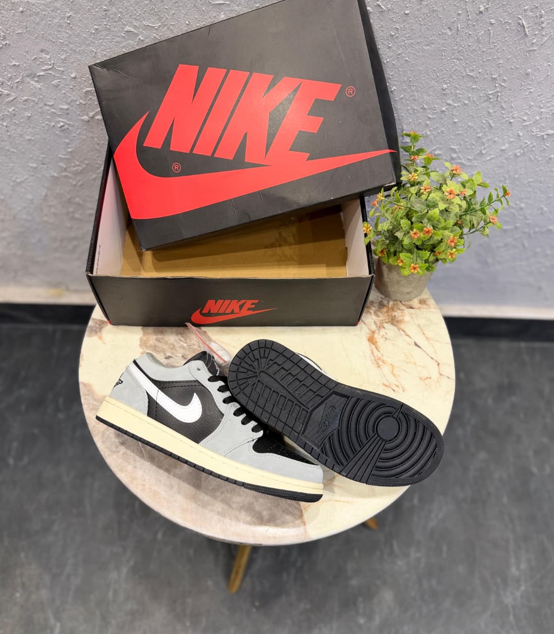 AIR JORDANS RETRO 1 REEVESE SHADOW