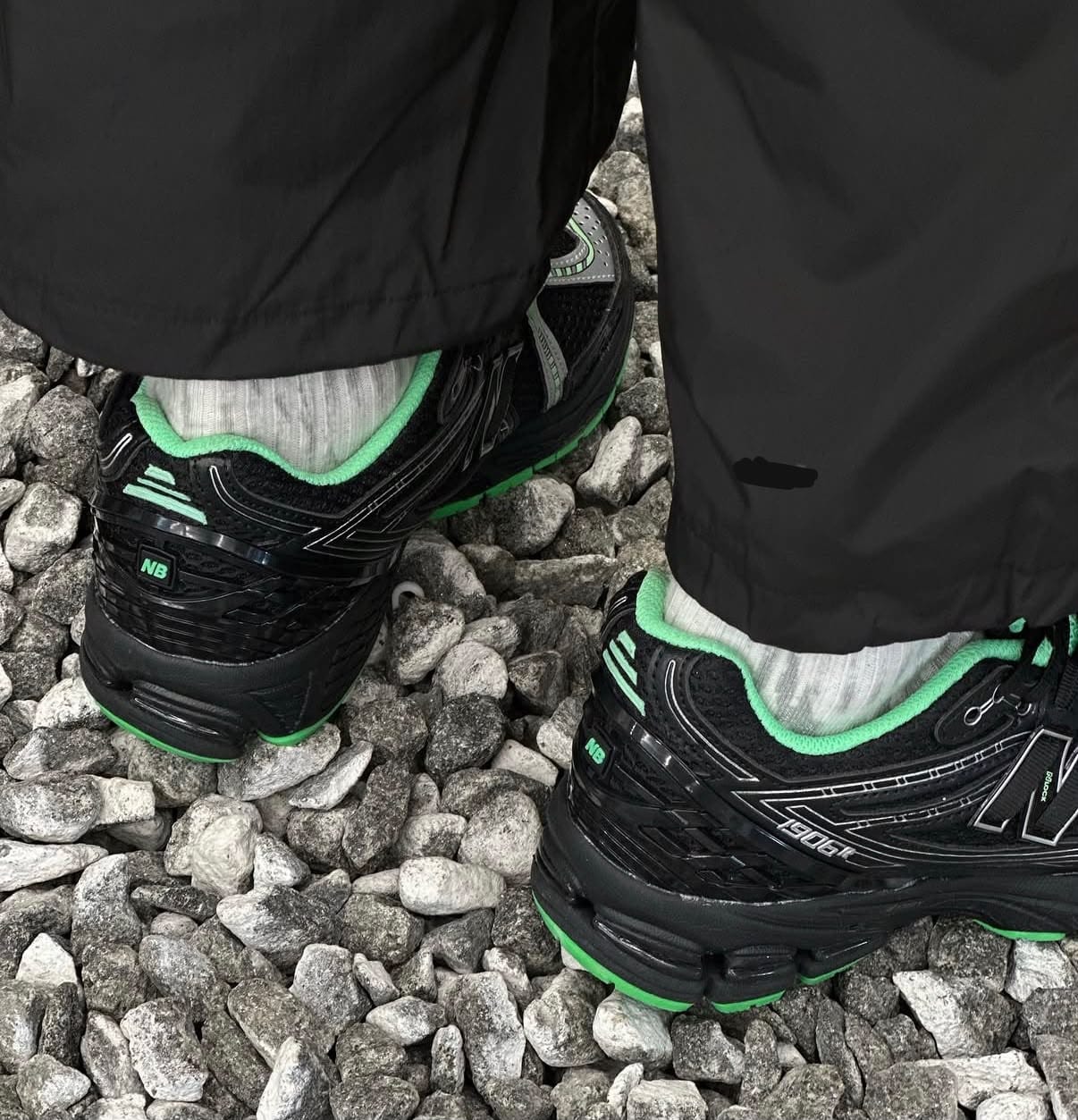 NEW BALANCE 1906 METALLIC GREEN